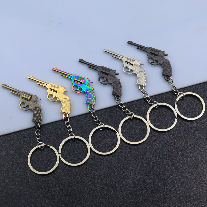 Gaming Accessories Gifts For Men - リアルなミニピストルキーホルダー、金属製ガンモデルキーリング（チェーン付き） - 男性や少年向けのクールなゲームアクセサリー＆コレクターギフト